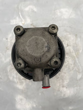 Load image into Gallery viewer, POWER STEERING PUMP Volvo S40 V40 2000 00 01 02 03 04 - NW164225
