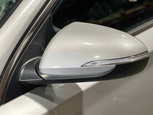 Load image into Gallery viewer, Side View Door Mirror Hyundai Elantra 2018 - NW592811
