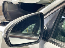 Load image into Gallery viewer, Side View Door Mirror Hyundai Elantra 2018 - NW592811
