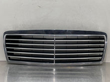 Load image into Gallery viewer, GRILL Mercedes E300D E320 E55 1996 96 1997 97 98 99 - NW98517
