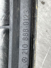 Load image into Gallery viewer, GRILL Mercedes E300D E320 E55 1996 96 1997 97 98 99 - NW98517
