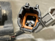 Load image into Gallery viewer, THROTTLE BODY Infiniti Q45 1997 97 98 99 00 01 - NW177959
