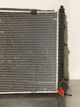 Load image into Gallery viewer, RADIATOR Land Rover Discovery 1999 99  00 01 02 03 04 - NW132506
