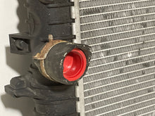 Load image into Gallery viewer, RADIATOR Land Rover Discovery 1999 99  00 01 02 03 04 - NW132506
