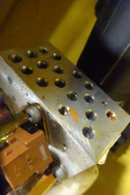 Load image into Gallery viewer, CONVERTIBLE TOP MOTOR Saab 9-3 04 05 06 07 08 09 10 - NW50235
