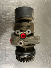 Load image into Gallery viewer, Power Steering Pump Volkswagen Touareg 2006 - NW164219
