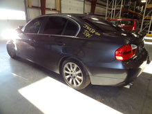 Load image into Gallery viewer, CARRIER ASSEMBLY BMW 330xi 328xi 2006 06 2007 07 Rear Manual - NW46165
