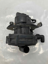 Load image into Gallery viewer, AIR INJECTION PUMP SMOG BMW X5 2000 00 01 02 03 4.4L 4.6L - NW8087
