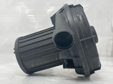 Load image into Gallery viewer, AIR INJECTION PUMP SMOG BMW 745i 2002 02 2003 03 2004 04 2005 05 - NW8072
