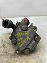 Load image into Gallery viewer, POWER STEERING PUMP GOLF JETTA BEETLE 98 99 00 01 - 05 - NW164186
