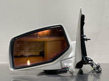 Load image into Gallery viewer, Side View Door Mirror Cadillac SRX 2004 - NW50631
