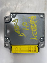 Load image into Gallery viewer, Air Bag computer Passat 2004 04 2005 05 - NW38785
