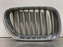Load image into Gallery viewer, GRILLE BMW X5 2000 00 2001 01 2002 02 2003 03 Upper Right - NW98319
