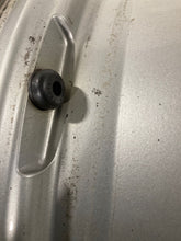Load image into Gallery viewer, WHEEL Bmw X5 00 - 06 18" Alloy 5 Round Spokes - NW198309

