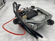 Load image into Gallery viewer, SUSPENSION AIR COMPRESSOR PUMP BMW X5 00 01 02 03 04 05 06 - NW8345
