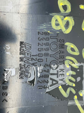Load image into Gallery viewer, Smart key module Toyota Prius 2006 06 2007 07 2008 08 2009 09 - NW38262
