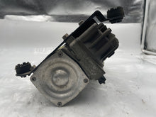 Load image into Gallery viewer, Suspension Air Compressor Pump Jaguar XK8 1999 - NW8355

