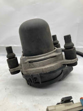 Load image into Gallery viewer, Air Injection Pump Smog Chevrolet Corvette 2001 - NW7965
