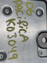 Load image into Gallery viewer, Computer Chrysler Pacifica 2006 - NW30899

