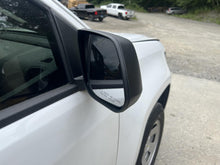 Load image into Gallery viewer, Side View Door Mirror Chevrolet Colorado 2021 - DG115536
