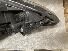 Load image into Gallery viewer, Headlight Lamp Assembly Kia Sportage 2018 - DG126346

