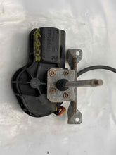 Load image into Gallery viewer, WIPER MOTOR VOLVO 760 940 960 1988 88 89 90 91 - 96 97 - NW203592
