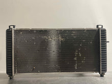 Load image into Gallery viewer, Radiator GMC Yukon 2003 - NW131719
