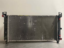 Load image into Gallery viewer, Radiator GMC Yukon 2003 - NW131719
