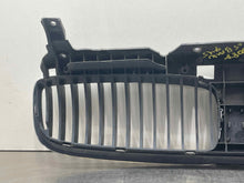 Load image into Gallery viewer, GRILLE BMW 760i 745i 2002 02 2003 03 2004 04 2005 05 Upper - NW98262
