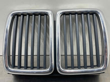 Load image into Gallery viewer, GRILL BMW 318i 325e 325i M3 84 85 86 87 88 89 - 93 - NW98077
