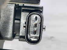 Load image into Gallery viewer, AIR CLEANER BOX Gl350 Gl450 Gl550 GL63 AMG 2013 13 2014 14 Right - NW4013
