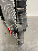 Load image into Gallery viewer, RADIATOR BMW X5 01 02 03 04 05 06 - NW132062
