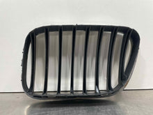 Load image into Gallery viewer, GRILLE BMW X5 2000 00 2001 01 2002 02 2003 03 Upper Right - NW98313
