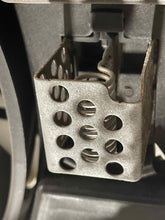 Load image into Gallery viewer, RADIATOR FAN ASSEMBLY Soltice Sky 2006 06 2007 07 2008 08 2009 09 10 - NW63534
