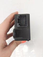 Load image into Gallery viewer, SUSPENSION CONTROL MODULE COMPUTER Vanden Pl XJ8 XJ8L XJR 03-05 - NW33092
