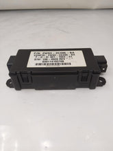 Load image into Gallery viewer, SUSPENSION CONTROL MODULE COMPUTER Vanden Pl XJ8 XJ8L XJR 03-05 - NW33092
