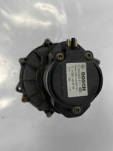 Load image into Gallery viewer, VACUUM PUMP Mercedes-Benz E300d E320 E430 E55 1998 98 1999 99 - NW189220
