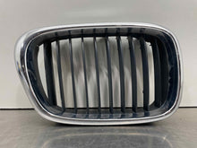 Load image into Gallery viewer, GRILL BMW 525i 530i 2001 01 2002 02 03 Right - NW98197
