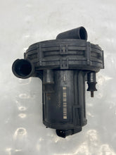 Load image into Gallery viewer, AIR INJECTION PUMP SMOG BMW X5 2000 00 01 02 03 4.4L 4.6L - NW8094
