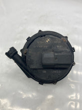 Load image into Gallery viewer, AIR INJECTION PUMP SMOG BMW X5 2000 00 01 02 03 4.4L 4.6L - NW8094
