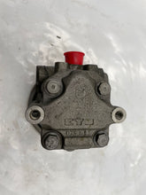Load image into Gallery viewer, POWER STEERING PUMP Beetle Jetta Passat 11 12 13 14 - NW164190
