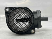 Load image into Gallery viewer, Mass Air Flow Sensor Meter MAF Q7 Beetle Golf Golf Cabriolet 00-11 - NW5637
