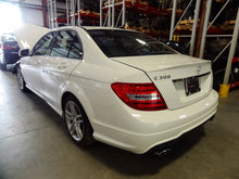 Load image into Gallery viewer, CARRIER ASSEMBLY E250 Van C230 C250 C300 C350 C63 E250D E300 08-16 AWD - NW46841
