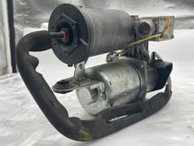 Load image into Gallery viewer, Suspension Air Compressor Pump  EXPEDITION 2003 - NW8322
