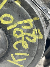 Load image into Gallery viewer, POWER STEERING PUMP MERCEDES 190 1984 201 TYPE - NW163831
