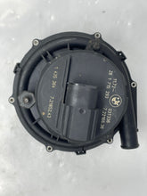 Load image into Gallery viewer, AIR INJECTION PUMP SMOG BMW 325i 328i 330i 323i  1999 99 00 01 02 03 04 05 - NW8043
