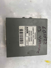 Load image into Gallery viewer, TRANSFER CASE CONTROL MODULE COMPUTER 4 Runner 2003-2009 - NW38497
