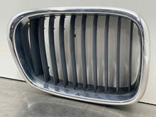 Load image into Gallery viewer, GRILL BMW 525i 530i 2001 01 2002 02 03 Right - NW98169
