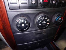Load image into Gallery viewer, Temp Climate AC Heater Control Kia Sorento 2003 03 2004 04 2005 05 2006 06 LX EX - NW100607
