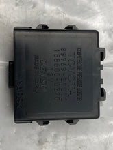 Load image into Gallery viewer, SUSPENSION CONTROL MODULE COMPUTER Scion TC 06 07 08 09 10 - NW37609
